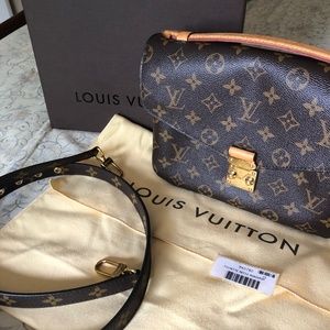Louis Vuitton Pochette Métis Monogram Canvas